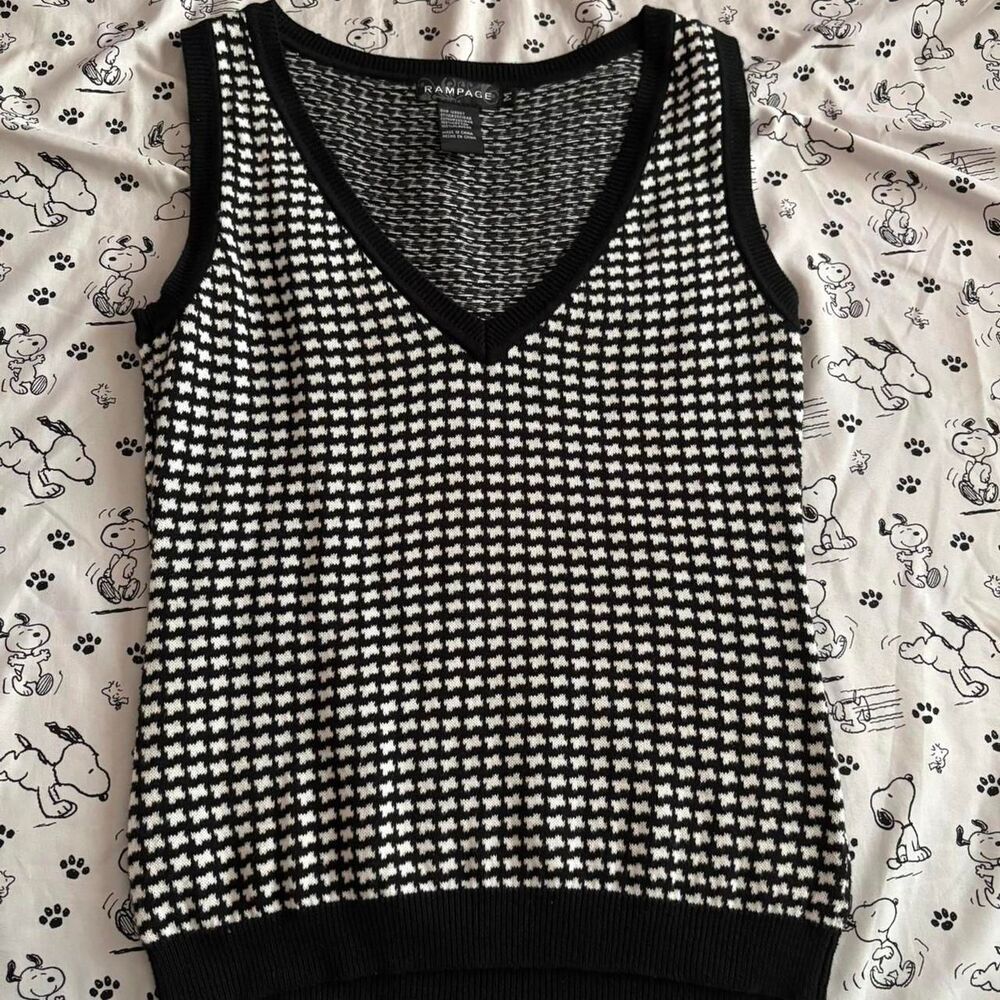 Rampage Women's  V-neck knit sweater vest